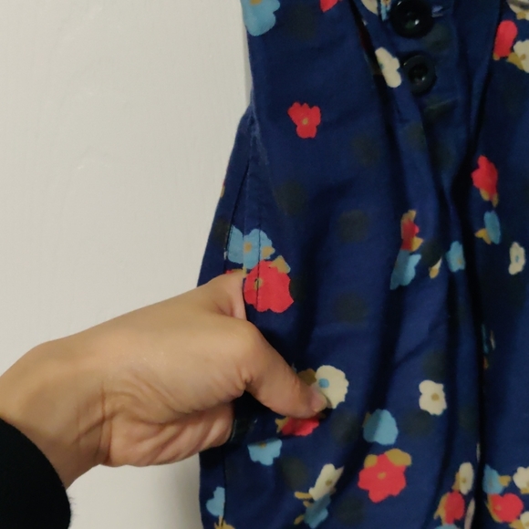 Super cute button front flower and polka dot skirt - Picture 3 of 4